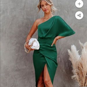 Cocktail or date night dress in emerald. Size large, new with tags.